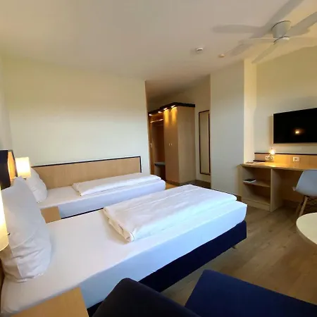 Am Wiesenweg L 24h Check-in Hotel
