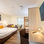 Am Wiesenweg L 24h Check-in Hotel