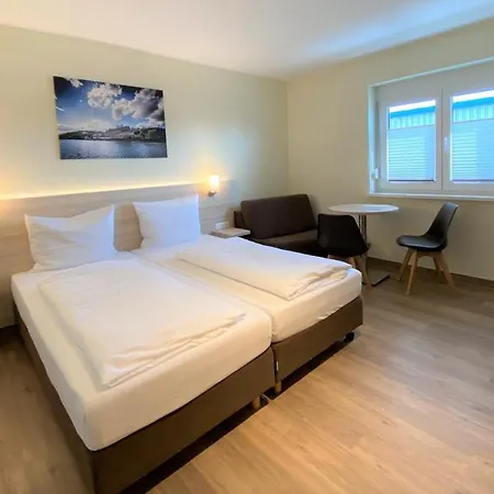 Am Wiesenweg L 24h Check-in Hotel