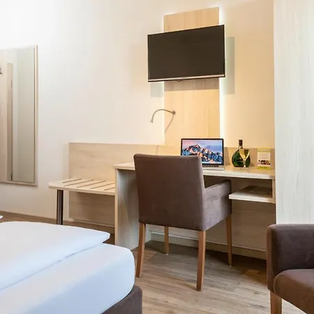 Отель Am Wiesenweg L 24h Check-in 3*